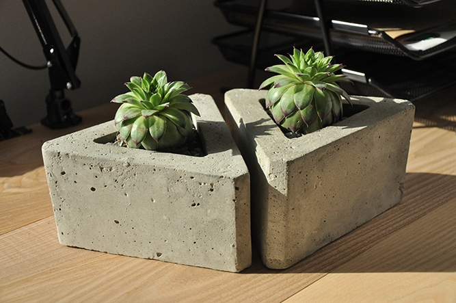 Concrete vase “Triangular” (1) - 1