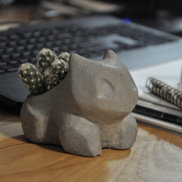 Concrete vase “Bulbasaur” (1)